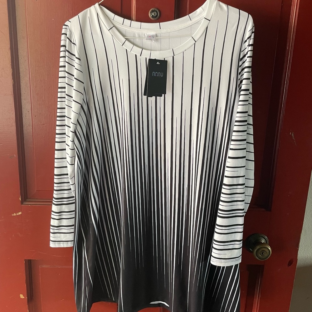 Tunic White and black like backgammon!